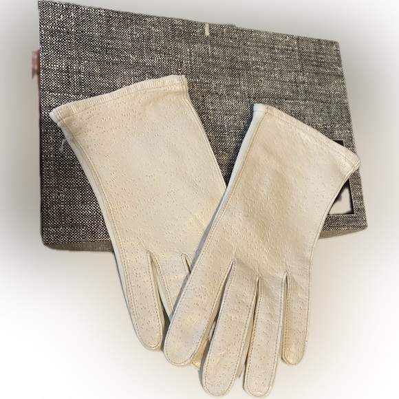 Vintage Ladies Leather gloves with pearl like snap in original Rothchild’s Box - Picture 6 of 16